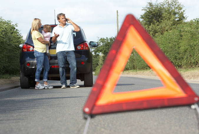 Mid Oct Webpage 676x456 Family dealing with roadside emergency